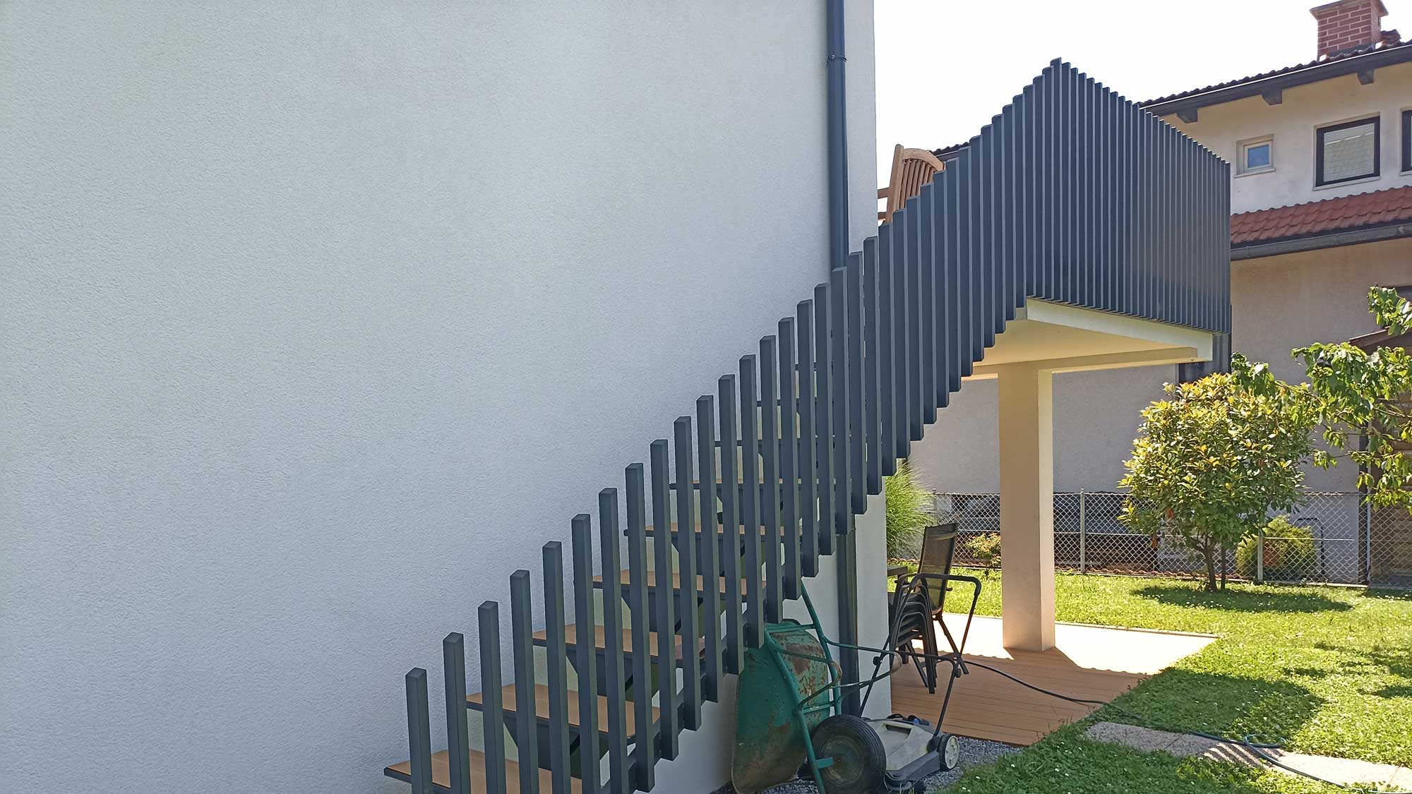 Kovinske stopnice - banner